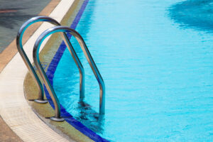 6 mejores escaleras para piscinas