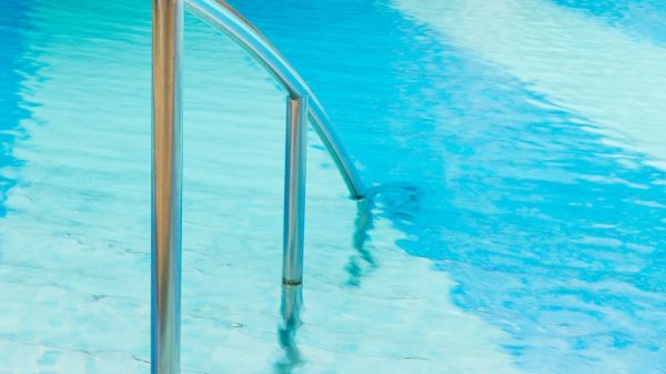 Errores al Instalar una Piscina que Causan Desniveles